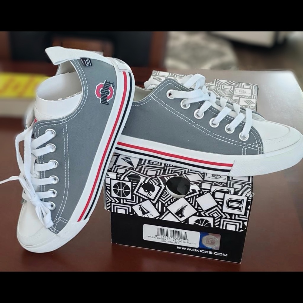 NEW Women’s Size 7 Skicks Ohio State Sneakers!